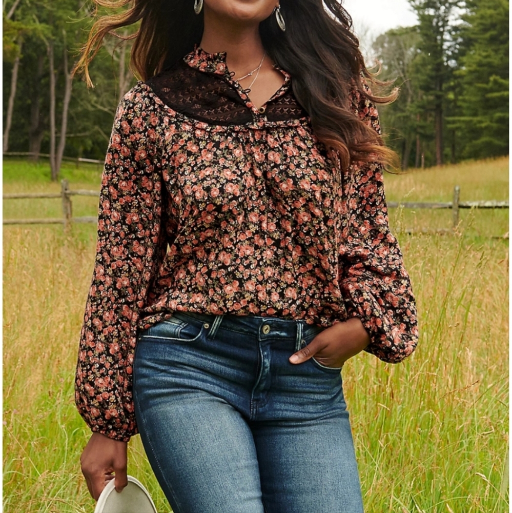 Maurices gorgeous Blouse woman's size Large. New in package.